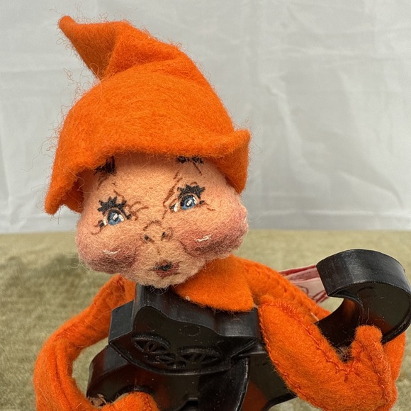 VTG Annalee Dolls. 5" Orange Elf w/Black Cat Cookie Cutter.  1995 - Picture 2 of 4